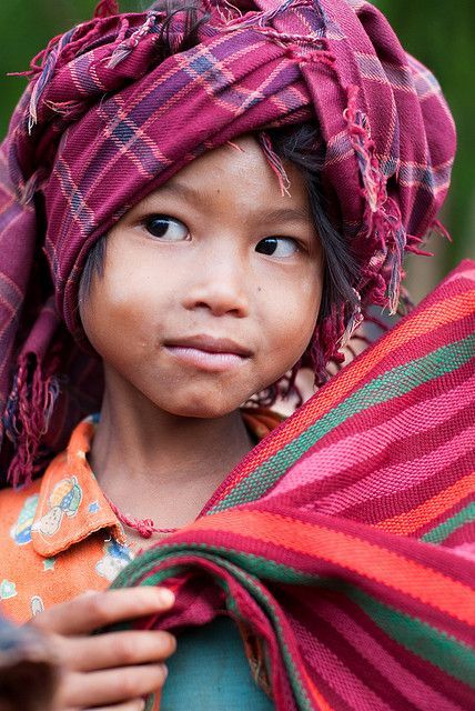 Humanity's beauty #people #oneness #heart #humanity Myanmar Kalaw, Inle Lake, Kids Around The World, Photographie Portrait Inspiration, Airbrush Art, Foto Poses, We Are The World, Old Woman, People Of The World