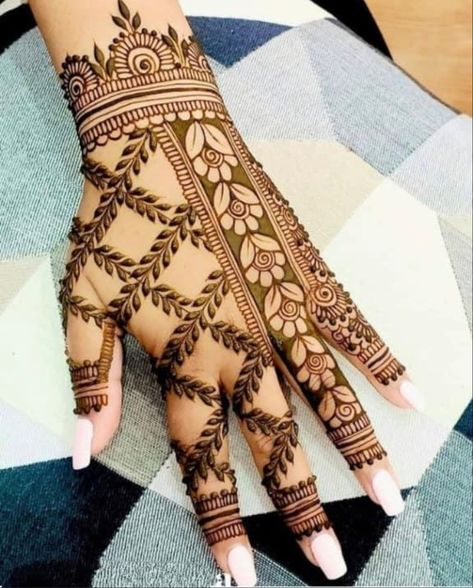 Latest Back Side Mehndi Designs, Mehndi Bharwa Design, Mehndi Designs For Teej Festival Simple, Diwali Mehendi Designs Back Hand, Back Half Hand Mehndi Designs, Back Handehendi Design, Flower Mendhi Design Front Hand, Net Mehndi Design Back Hand, Mehandi Designs For Teej Festival