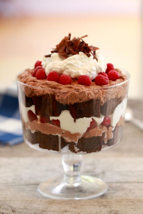 Chocolate Fudge Brownie & Raspberry Trifle | Bigger Bolder Baking ~ "This a simple, decadent dessert for any chocolate lover." Chocolate Raspberry Trifle, Brownie Raspberry, Oreo Trifle, Trifle Bowl Recipes, Raspberry Trifle, Easy Chocolate Mousse, Raspberry Desserts, Bigger Bolder Baking, Decadent Chocolate Desserts