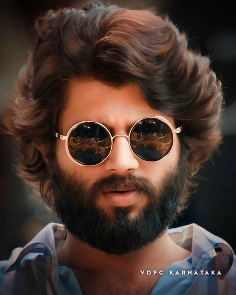 💥𝗩𝗜𝗝𝗔𝗬 𝗗𝗘𝗩𝗘𝗥𝗔𝗞𝗢𝗡𝗗𝗔💥 on Instagram: “🤩👊🏼💥 Arjun Reddy! @vdfckarnataka Follow For Edits▪️Quotes▪️Updates. . @thedeverakonda @ananddeverakonda @imvangasandeep…” Arjun Reddy, Ab De Villiers Photo, Meldi Ma Hd Photo, Vijay Deverakonda, Cute Celebrity Couples, Vijay Devarakonda, S Love Images, Drawing People Faces, New Photos Hd