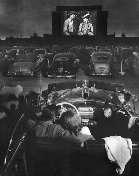 Drive In Movie Theater, William Eggleston, Old Movie, Drive In Theater, People Watching, Drive In Movie, Photo Vintage, 인물 사진, The Good Old Days