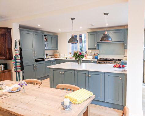 What Colour Goes With Duck Egg Blue, Duck Egg Kitchen Walls, Kitchen Duck Egg Blue, Dulux Duck Egg Blue, Duck Egg Kitchen, Dusk Blue Kitchen Howdens, 30s House, Duck Egg Blue Kitchen, Realistic House