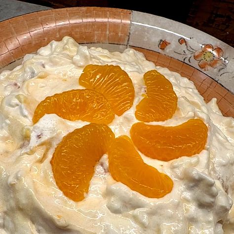 How To Make Delicious Mandarin Orange Fluff Mandarin Orange Fluff, Mandarin Orange Recipes, Snickers Salad, Orange Fluff, Cottage Cheese Salad, Cool Whip Desserts, Apricot Chicken, Mandarin Oranges, Frozen Pie