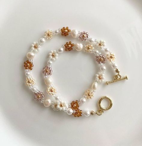 Beads Accessories Ideas, Jewelry Accessories Handmade, Beads Necklace Design, Bracelet Beads Ideas, Handmade Jewelry Ideas, Bead Bracelet Ideas, Jewelry For Summer, Homemade Bracelets, Gelang Manik-manik