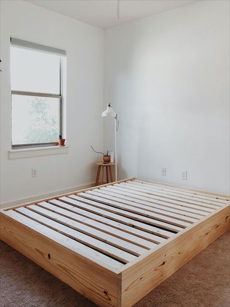 Diy Queen Bed Frame Easy, Diy Queen Bed, Queen Bed Platform, Diy Platform Bed Frame, Diy Bed Frame Easy, Platform Bed Plans, Easy Bed, Simple Bed Frame, Platform Bed Designs