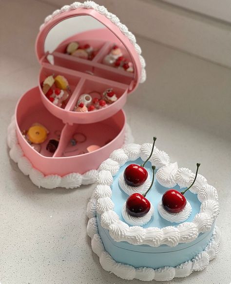 baby blue fake cake jewellery box. A jewellery box decorated as a vintage cake, topped with cherries Cake Jewellery Box Diy, Jewellery Box Ideas, Fake Cake Box Diy, Fake Cake Jewelry Box Diy, Cake Jewelry Box, Cake Jewelry Box Diy, Fake Cake Diy, Cake Box, Cake Boxes Diy