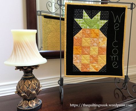 Small Projects for Summer | A Quilting Life - a quilt blog Pineapple Quilt Block, Pineapple Crafts, Pineapple Quilt, Summer Pillows, Mini Quilt Patterns, Summer Sewing, Summer Tables, Miniature Quilts, My Sewing Room