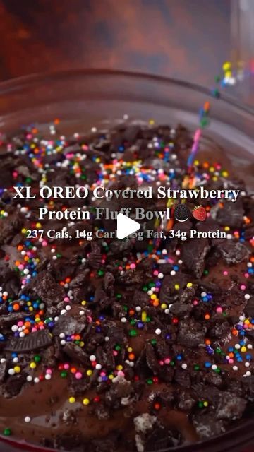 High Protein Recipes for Muscles on Instagram: "🍫🍓 237 Cal XL OREO Covered Strawberry Protein Fluff Bowl😊 By @theflexibledietinglifestyle 

*Disclaimer! This is A LOT of volume! Lol better bring a big appetite!  This was the recipe I would use years ago during the deep depths of my cuts when my appetite was CRAZY!

✅ Macros for the WHOLE Bowl w/out Toppings: 237 Cals, 14g Carbs, 5g Fat, 34g Protein

✳️ Ingredients for Jello:
2 Boxes Sugar Free Strawberry Jello Mix
2 Cups Boiling Water
2 Cups Cold Wate

✳️ Ingredients for OREO Protein Fluff:
¾ Cup (170ml) Unsweetened Almond Milk
30g Vanilla Whey/Casein Protein Powder (I use my brand aka @flex_brands aka the best protein for recipes in the game! “FDL” saves you 15%!)
15g Black Cocoa Powder
4g Sugar Free/Fat Free Chocolate Pudding Mix
5g Z Protein Fluff, Black Cocoa Powder, Whole Bowl, Protein Ingredients, Black Cocoa, Strawberry Protein, Covered Strawberry, Casein Protein, Big Appetite