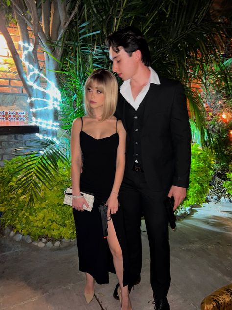 Scarface And Elvira Costume, Scarface Halloween Costume, Scarface Costume, Elvira Scarface, Elvira Costume, Tony Montana, Couple Halloween, Couple Halloween Costumes, Halloween Girl