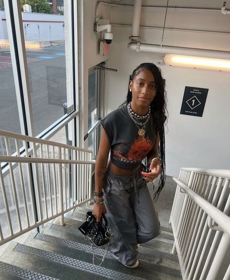 Graphic Tee And Jeans Outfit Black Women, Rap Concert Outfit Black Woman, Muscle Tee Outfit Black Women, Rockstar Outfit Black Women, Edgy Black Women, Muscle Tee Outfit, Graphic Tee Outfit Black Women, Muscle Tee Outfits, Rap Concert Outfit