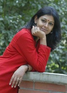 Nandita Das, Classy Tattoos For Women, Colors For Dark Skin, Indian Look, Classy Tattoos, Best Photo Poses, Beautiful Women Over 40, India Beauty, Actress Photos