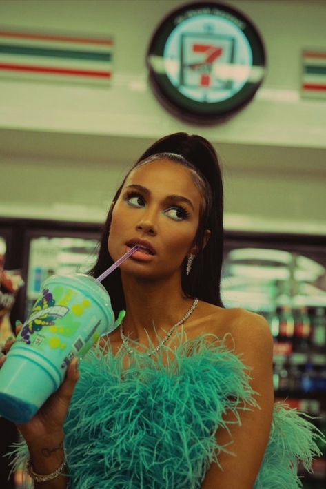 Laundromat Photoshoot Aesthetic, Corner Store Photoshoot, Flick Ideas, Candy Photoshoot, Creative Shoots, Grad Photoshoot, Creative Photoshoot Ideas, Glam Photoshoot, Urban Aesthetic