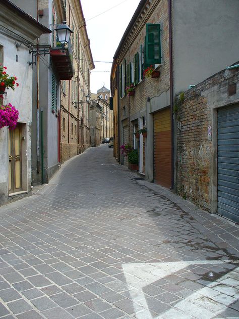 Teramo, Italy | 32 Enchanting Alleys To Get Lost Down Around The World Teramo Italy, Small Town In Italy, Streets In Italy, Italian Citizenship, Streets Of Italy Aesthetic, Italy Alleyway, Old Town Italy, Italy Abruzzo, Abruzzo Italy