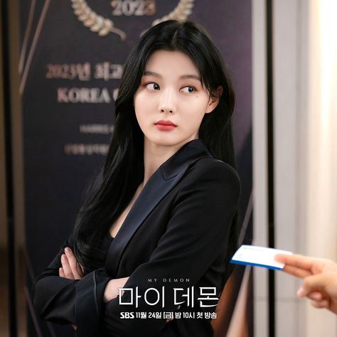 Kim Yoo Jung Exudes Elegance As She Transforms Into A Confident CEO In “My Demon” | Soompi Demon Pictures, Demon Aesthetic, Kim You Jung, Girl Actors, My Demon, Kim Yoo Jung, Demon Girl, Drama Korea, Korean Actresses