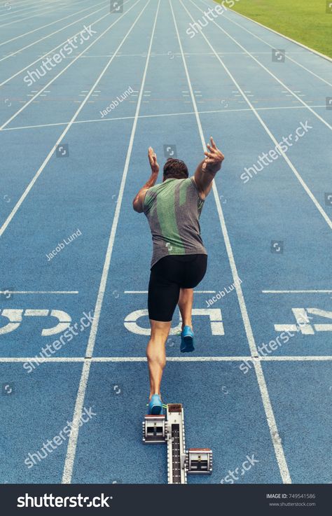 Rear view of an athlete starting his sprint on an all-weather running track. Runner using starting block to start his run on race track. Athletic Pictures, Running Outfit Men, Running Pose, Track Runners, Athletics Track, Running Photography, Track Pictures, Sport Photoshoot, Running Photos