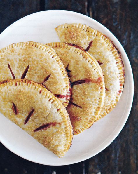 Rubarb Pie, Rhubarb Hand Pies, Holmes County Ohio, Hand Pie Recipes, Shopping Food, Country Recipes, Hand Pie, Rhubarb Pie, Fall Dishes