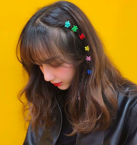 2.90 Mini Flower Hair Clips, Indie Hairstyle, Mode Indie, Indie Hair, Flowers In Her Hair, Kawaii Hairstyles, Clip Hairstyles, Peinados Fáciles Para Cabello Corto, Hair Up Styles