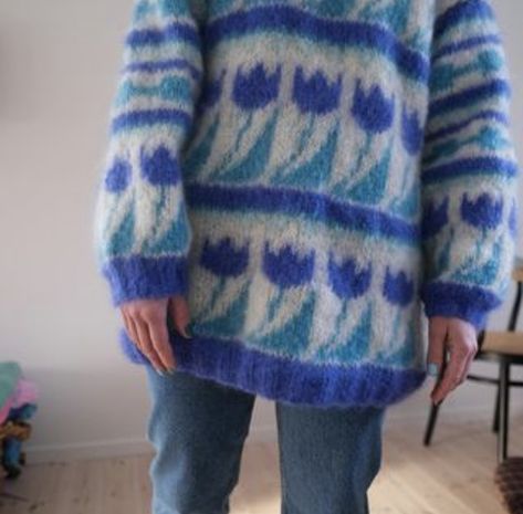 Tulip Sweater, Colorwork Knitting, Yarn Sweater, Learn How To Knit, Current Styles, Mohair Sweater, Knit Outfit, Knitting Inspiration, Yarn Crafts