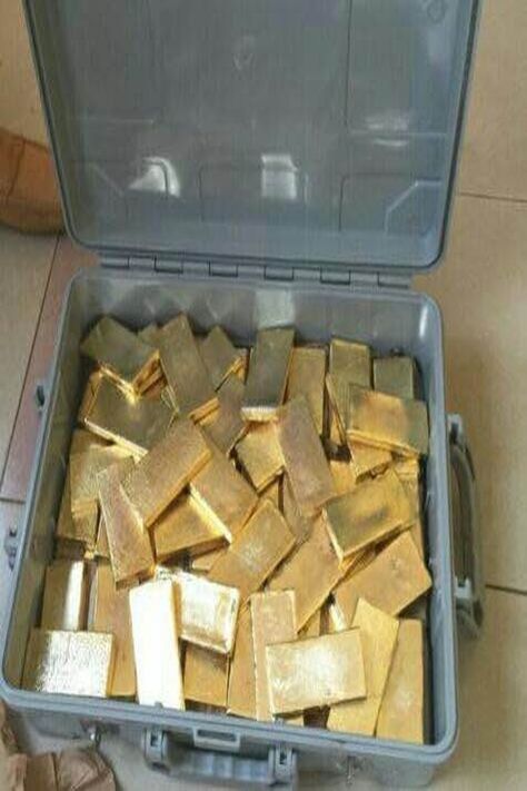 OFFER: Quantity: 500kg Quality: 22karat+ Purity: 96% Product : AU Metal (Gold) Origin : Ghana Ghana Gold, Fake Ft Call, Inspirational Smile Quotes, Money Spells That Work, Gold Reserve, Gold Bullion Bars, Money Collection, Money Stacks, Gold Bars