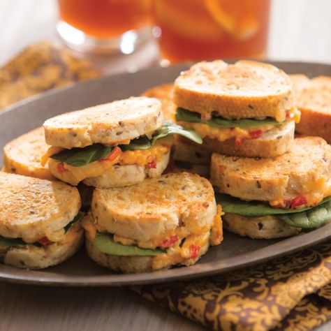 Pimento Grilled Cheese Bites - Farm Flavor Recipe Pimento Grilled Cheese, Pimento Cheese Appetizer, Grilled Cheese Bites, Wheat Recipes, Delicious Appetizer Recipes, Croutons Homemade, Cheese Bites, Pimento Cheese, Bowl Recipes