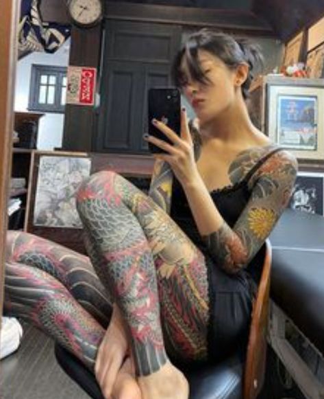 Japanese Tattoo Women, Yakuza Tattoo, Tattoed Women, Body Tattoo, Irezumi Tattoos, Body Suit Tattoo, Full Body Tattoo, Asian Tattoos, Japanese Sleeve Tattoos