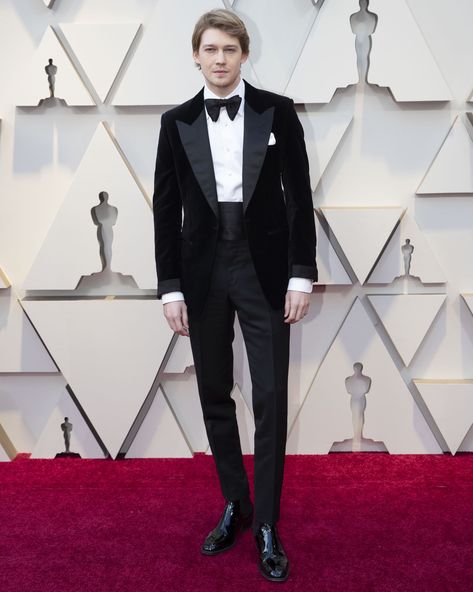 Joe Alwyn wore TOM FORD to the 91st Annual Academy Awards in Los Angeles.  #TOMFORD #Oscars Tom Ford Groom Suit, Tom Ford Wedding Suit, Tom Ford Tuxedo Men, Tom Ford Black Suit, Tom Ford Tuxedo, Joe Alwyn, Style Girlfriend, Classic Tuxedo, Tom Ford Suit