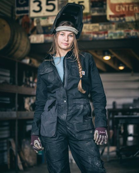 Violet Rose Welding and Design Fieldwork Outfit, Welding Clothes, Mechanic Clothes, Women Welder, Carhartt Womens, Carhartt Jacket, Carhartt Women, Raincoats For Women, Foto Art