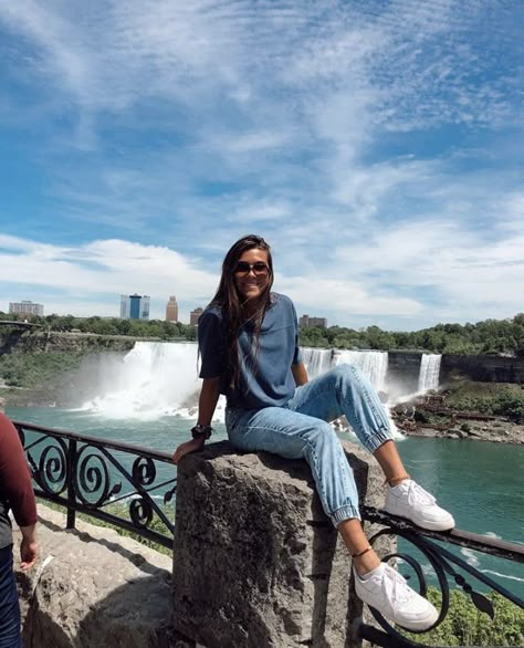 Niagara Outfit, Toronto Canada Summer Outfits, Niagra Falls Outfits Summer, Niagara Falls Canada Outfit, Toronto Outfits Fall, Toronto Summer Outfits, Niagara Falls Outfit Summer, Niagra Falls Photoshoot Ideas, Niagra Falls Outfits