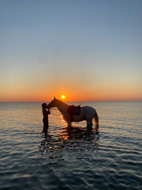 Ranch Aesthetic, Horses Ranch, Outfit Inspo Beach, Aesthetic Beachy, Beach Outfit Ideas, Horsey Life, Horse Riding Aesthetic, Foto Cowgirl, Aesthetic Coastal