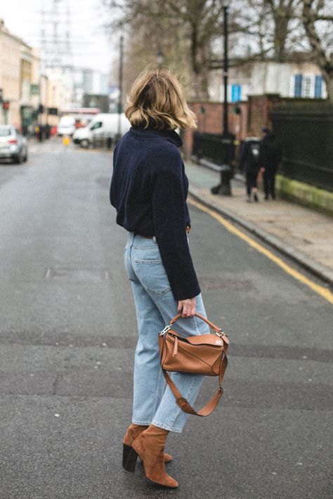 Tan Boots Outfit Ankle Winter, Jumper Jeans Outfit, Tan Suede Boots Outfit, Emma Hill Style, Cowboy Boots Outfit Women, Heeled Ankle Boots Outfit, Jeans And Cowboy Boots Outfit, Tan Boots Outfit, Suede Boots Outfit