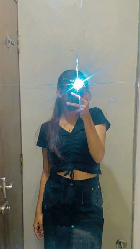 Mirror Pics No Face, Fake Pregnancy, Best Poses For Boys, Hair Style On Saree, Black Lehenga, Self Portrait Poses, Aesthetic Outfit Ideas, Classy Photography, No Face