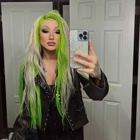 Summer Hair Style, 2024 Hair Trends For Women, Neon Green Hair, 2024 Hair Trends, Summer Hair Color Ideas, 2024 Hair Color, Vivid Hair Color, Rainbow Hair Color, Space Cowgirl