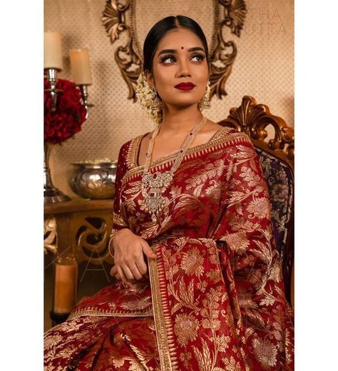 Bridal Banarasi Saree, North Indian Wedding, Red Saree Wedding, Bridal Sarees South Indian, Bridal Atelier, Couple Wedding Dress, Indian Bride Outfits, Wedding Saree Collection, Indian Fashion Saree