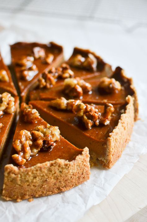 My Pumpkin Caramel Tart with Candied Walnuts is an updated pumpkin pie recipe made with homemade caramel sauce (it might be a new Thanksgiving tradition!) #easy #recipe #pumpkin #pie #tart #caramel #best #Thanksgiving #dessert #filling #baking #crust Candied Walnut Recipe, Chocolate Caramel Tart, Thanksgiving Tradition, Cinnamon Baking, Bakery Aesthetic, Pumpkin Tarts, Beaux Desserts, Apple Festival, Easy Holiday Desserts