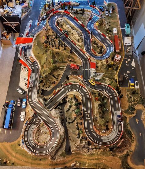 Rc Car Track, Lionel Trains Layout, Scalextric Track, Slot Car Race Track, Go Kart Tracks, Rc Track, Ho Scale Train Layout, Hot Wheels Garage, Indoor Track