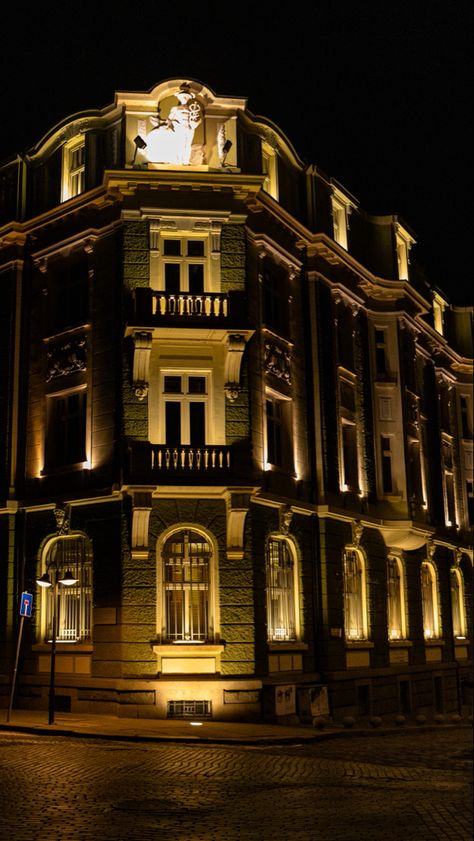 Buildings Lights Night, Time Distortion, Night City Photography, Breathtaking Architecture, Night Architecture, Classical Building, Night Time Photography, Building Aesthetic, Photography Night