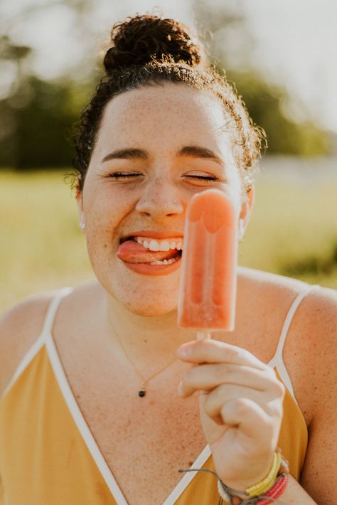 Popsicles Photoshoot, Ice Cream Portrait Photography, Popsicle Photoshoot, Ice Lolly Photography, People With Ice Cream Photography, Popsicle Photography, Popsicles Photography, Portrait Drawing Tips, Summer Portrait