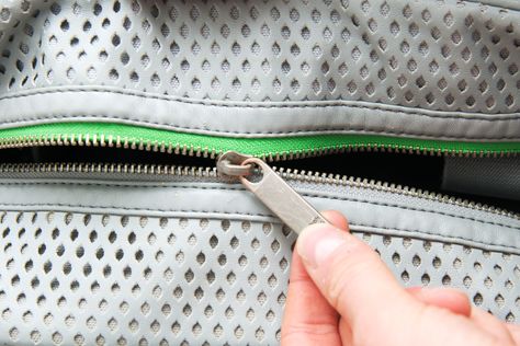 How to Fix a Zipper That Is Off Track Fix Zipper, Zipper Problems, Fix Broken Zipper, Fix A Zipper, Zipper Crafts, Zipper Repair, Cute Sewing Projects, Broken Zipper, Easy Sewing Projects