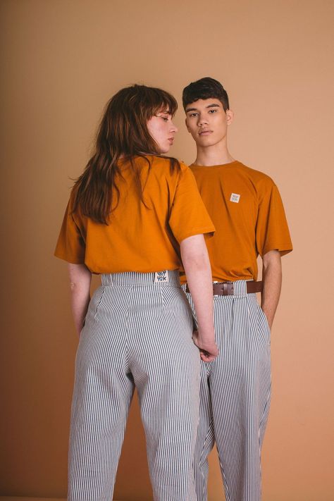 Photoshoot Two People, Two Person Photoshoot, Couple Shoots, Unisex Clothes, Photographie Inspo, Fashion Photography Poses, Dinner Outfits, Couple Photography Poses, Themed Outfits