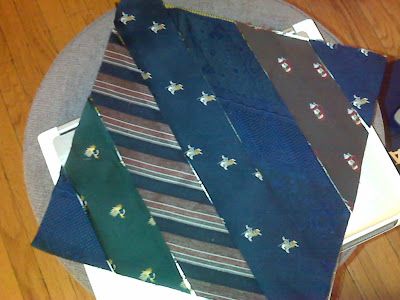 Diy Necktie Projects, Tie Quilts, Necktie Quilt, Tie Pillows, Necktie Crafts, Beginning Quilting, Old Ties, Log Cabin Quilt Pattern, Tie Quilt