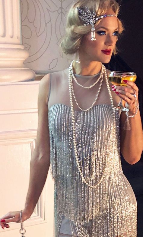 20s Themed Party Outfit, 20s Outfit Gatsby, Great Gatsby Outfits For Women, Cabaret Outfit Ideas, 1920s Pearls, The Great Gatsby Aesthetic, Great Gatsby Party Outfit Women, Cabaret Outfit, Great Gatsby Outfit