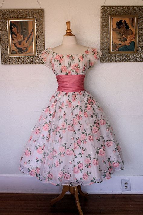 . Mode Rockabilly, 50s Dresses, Large Bow, Sheer Chiffon, Look Vintage, 50s Fashion, 1950s Fashion, Rose Print, Fancy Dresses