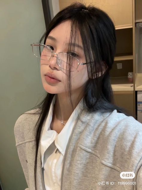 Kpop Idol Glasses, Glasses Korean, Rectangle Glasses Aesthetic, Girl With Glasses, Asian Glasses, Korean Glasses, Glasses Outfit, Classy Glasses, Glasses Frames Trendy