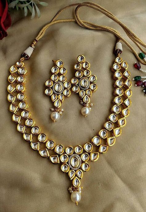 Kundan Choker Necklace, Jaipur Jewelry, Kundan Jewellery Bridal, Necklace Set With Earrings, Kundan Jewellery Set, Kundan Jewelry, Antique Jewellery Designs, Jewellery Indian, Wedding Jewellery Collection