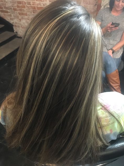 Level 3 Hair With Highlights, Highlights Brown Hair 90s, Brown Hair With Black And Blonde Highlights, Light Streaks In Dark Hair, Hair Dye Ideas For Brown Skin, Micro Highlights On Dark Hair, Small Highlights In Brown Hair, 2000s Highlights Hair, Skunk Hair Brown