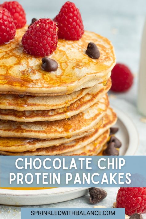 Easy and delicious blender chocolate chip protein pancakes! Protein Pancakes With Cottage Cheese, High Protein Pancakes Cottage Cheese, Chocolate Chip Protein Pancakes, Protein Pancakes With Protein Powder Low Carb, Chocolate Protein Powder Pancakes, Oatmeal Protein Pancakes, Low Calorie Chocolate, Raspberry Chocolate Chip, Protein Oatmeal