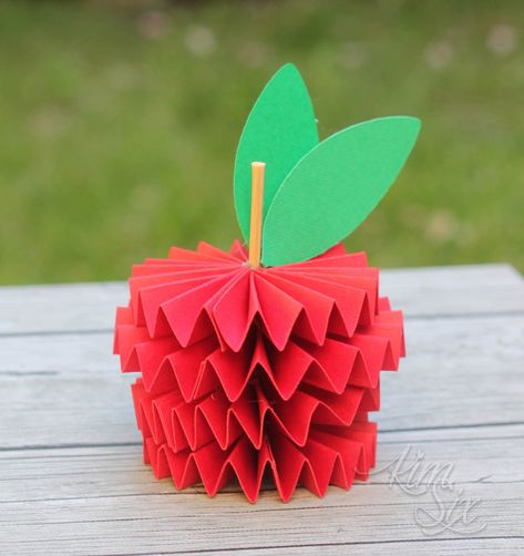 Origami Apple, Crafts For All Ages, Paper Apple, Paper Fruit, Back To School Crafts, Folded Paper, Gift Toppers, Box Ideas, Small Cards