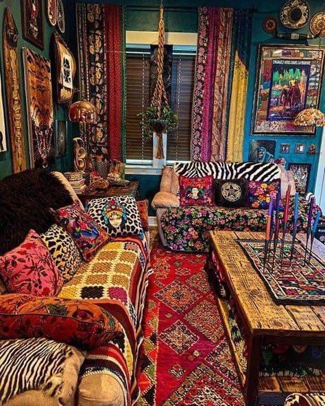 Maximalist Furniture, Hippie Living Room, Dream Art Room, Funky Living Room, Maximalist Home Decor, Funky Living Rooms, Have A Wonderful Week, Bohemian Living Room Decor, Garden Home Decor