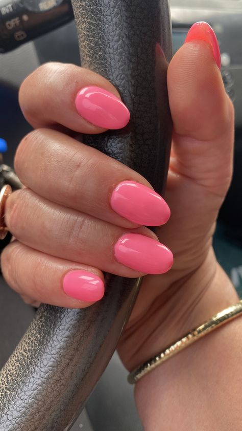 Plain Summer Nails Simple, Solid Nails Color, Summer Nails Plain, Solid Color Summer Nails, Pink Coral Nails, Summer Gel X Nails, Plain Color Nails, Round Acrylic Nails, Nails Hot Pink