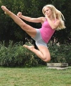 Martial Art Holly Holm, Karate Kick, High Kick, Female Martial Artists, Martial Arts Girl, Karate Girl, Martial Arts Women, Martial Arts Workout, Martial Arts Training